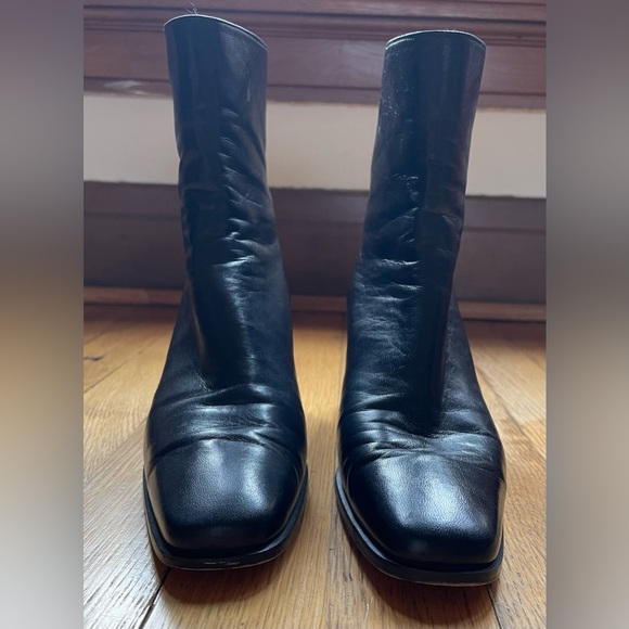 Stuart Weitzman Black Leather Boots.Excellent like new condition!Size 7.5 Narrow - Picture 4 of 7